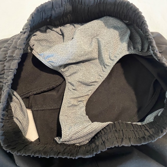 Vuori Shorts 4” Inseam - Picture 4 of 5